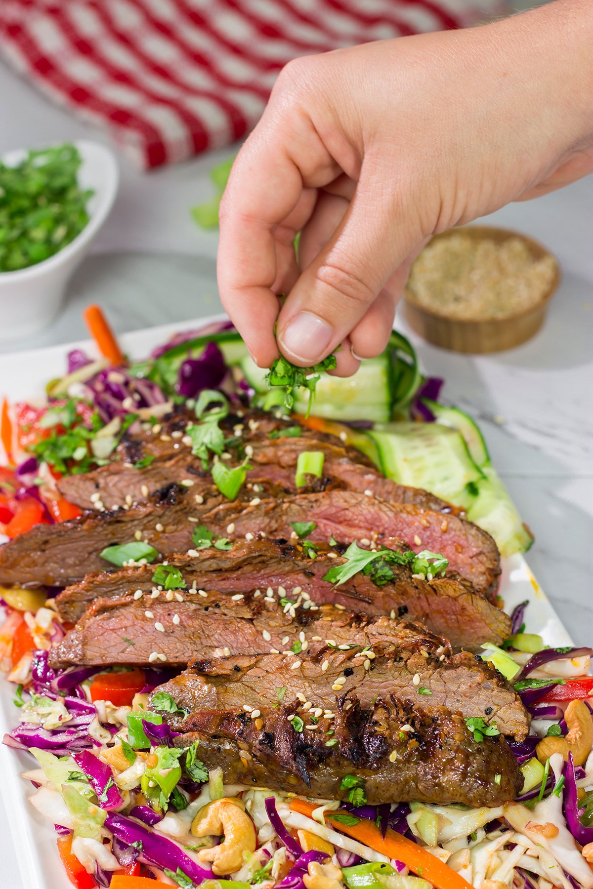 Pikda Ensalada Asiática De Bistec | Bistec de flanco marinado a la parrilla ...